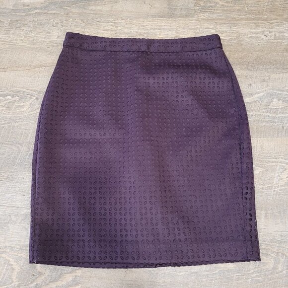 BANANA REPUBLIC | Laser Cut Pencil Skirt | Sz. 0 - Picture 3 of 8